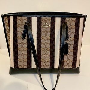 Coach MOLLIE TOTE IN SIGNATURE JACQUARD WITH STRIPES